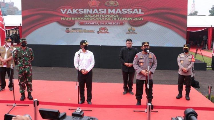 Vaksinasi massal TNI-Polri targetkan 1 juta dosis per hari