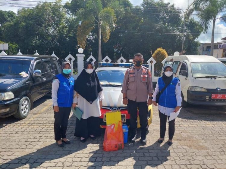 Pastikan Keamanan Distribusi Vaksin Covid-19, Kanit Sabhara Polsek Mare  Kawal Hingga ke Puskesmas