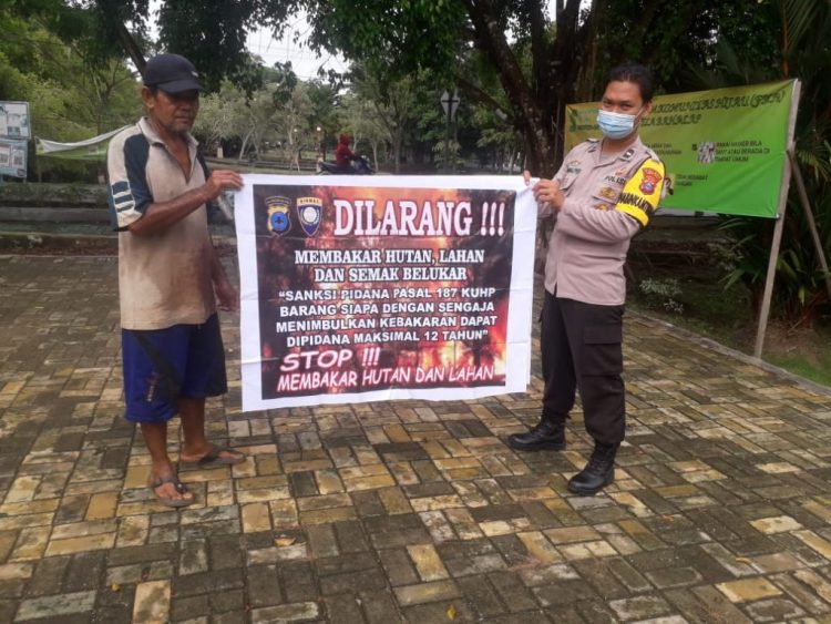 Anggota Bhabinkamtibmas Polsek Marabah Gencar Berikan Himbauan Pencegahan Karhutla