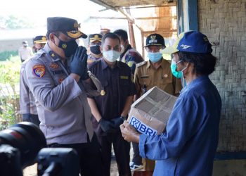 Beri Petani Sembako di HUT Bhayangkara, Polri Semangati Warga Hadapi Pandemi