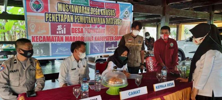 Bhabinkamtibmas Polsek Marioriawa Hadiri Musyawarah Desa Panincong