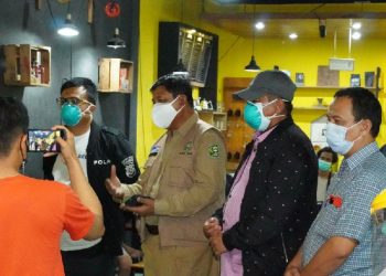 Bupati dan Kapolres Siak Lakukan Random Rapid Test Kepada Masyarakat