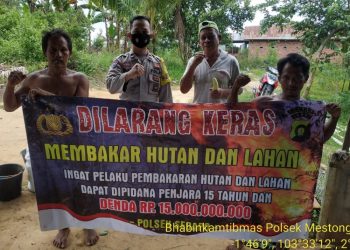 Cegah Karhutla, Bhabinkamtibmas Aktif Memberikan Himbauan kepada Masyarakat
