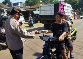 Cegah Penularan Virus Covid-19, Polsek Pakis Aji Beserta TNI Dan Instansi Terkait Gelar Operasi Yustisi