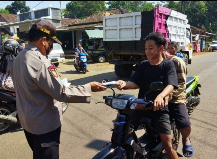 Cegah Penularan Virus Covid-19, Polsek Pakis Aji Beserta TNI Dan Instansi Terkait Gelar Operasi Yustisi