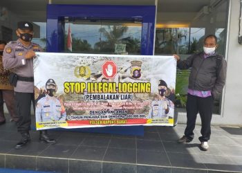 Cegah Tidak Ilegal Loging, Polsek Kapuas Barat Imbau Stop Ilegal Loging Kepada Warga Media Spanduk