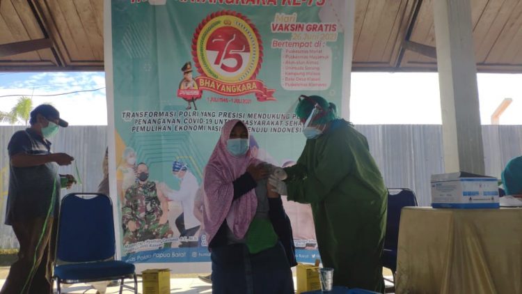 Dalam rangka HUT Bhayangkara ke 75 polres Sorong Gelar Vaksinasi Massal