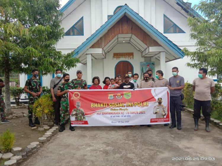 Dalam Rangka Hut Bhayangkara  Ke -75 Polres Teluk Wondama Gelar Korve Dan Vaksinasi Masal