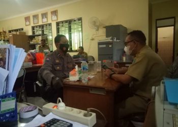 Dalam Rangka Perketat Ijin Hajatan Warga, Bhabinkamtibmas Randuacir Koordinasi Dengan Lurah
