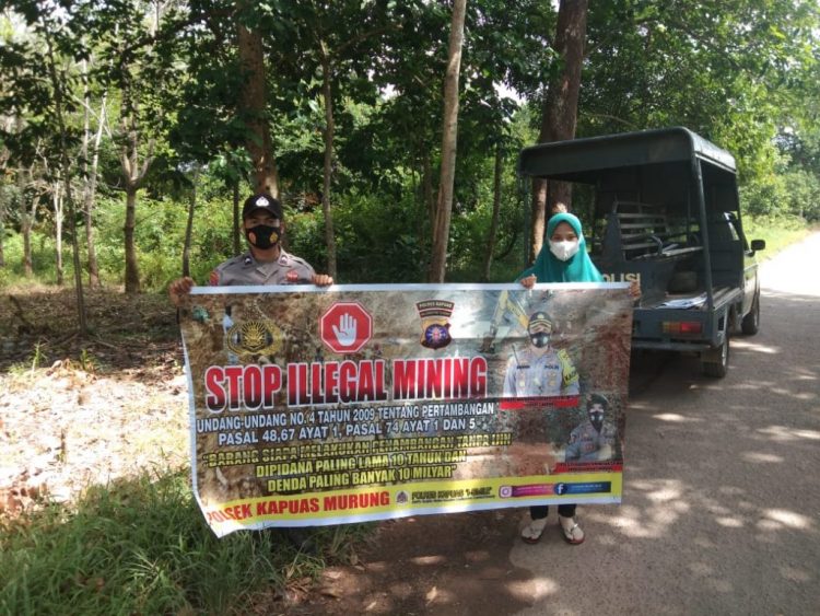 Demi Mengatasi Terjadinya Ilegal Mining Di Sekitar , Polsek Kapuas Murung Sosialisasi melalui Spanduk
