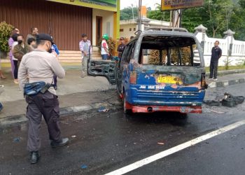 Diduga Korsleting, Satu Unit  Mobil Angkudes Terbakar