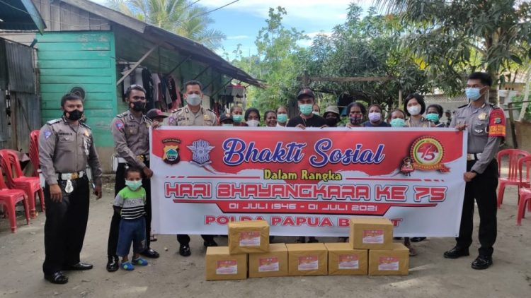 Ditlantas Polda Papua Barat Bhakti Sosial Dalam Rangka HUT Bhayangkara Ke-75