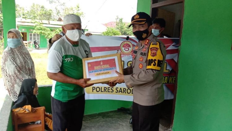 Hari Bhayangkara Ke-75, Polres Sarolangun Gelar Bhakti Sosial Bagikan Ribuan Sembako dan Masker