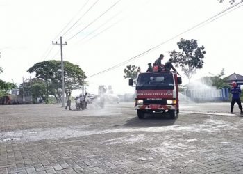Hari Bhayangkara, Polres Blora Guyur Disinfektan 3 Pasar Di Blora