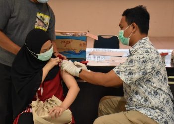 HUT Bayangkara Ke-75 Polres Sintang Gelar Vaksinasi Masal