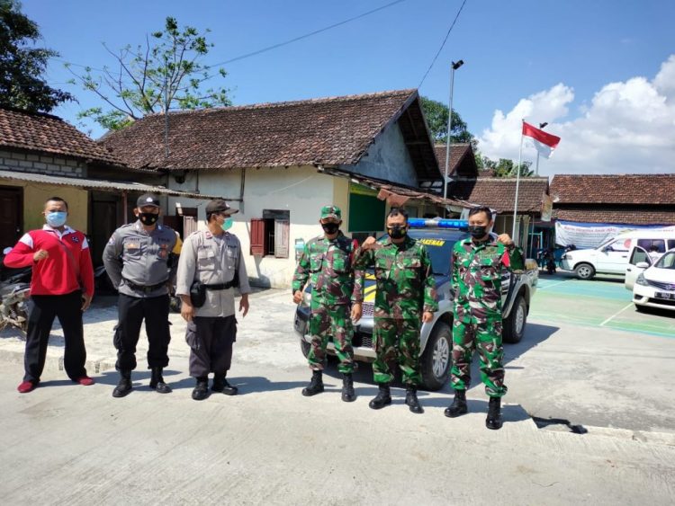 Jamin Keamanan, Polsek Jakenan Kawal Vaksinasi di DKT Pati