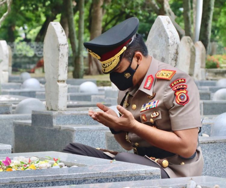 Jelang Hari Bhayangkara Ke 75, Kapolda Aceh Ziarah dan Berdo’a Di TMP Banda Aceh