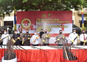 Jelang Hari Bhayangkara ke 75, Polda Jambi Musnahkan Ratusan Senjata Api Rakitan
