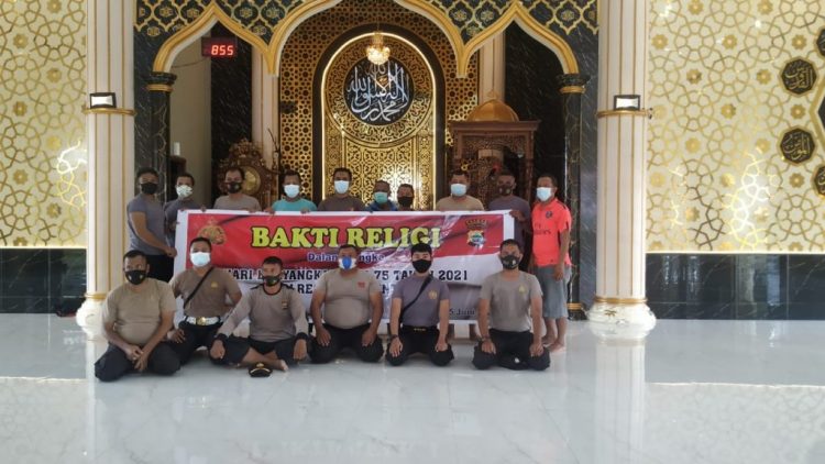 Jelang Hari Bhayangkara Ke-75, Polres Bintuni Laksanakan Bakti Religi Di tempat Ibadah