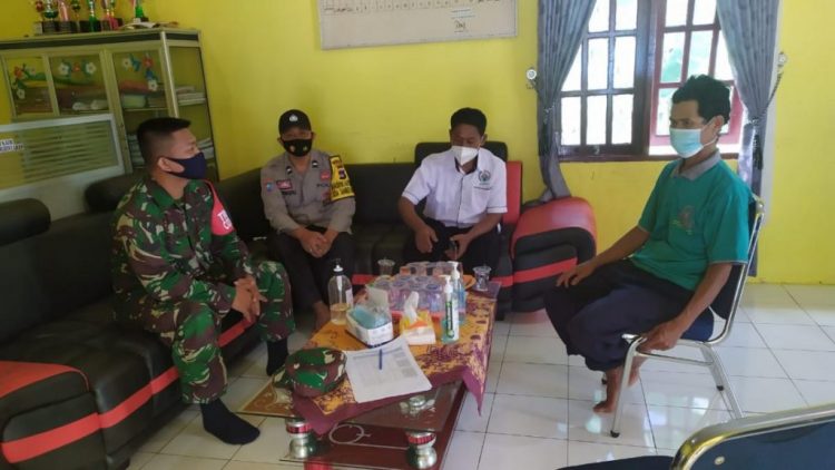 Koordinasi Tiga Pilar Polsek Sungai Loban Polres TAnah Bumbu Desa Sumber Makmur Pererat Tali Silaturahmi