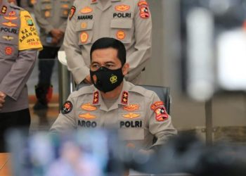 Panglima TNI dan Kapolri Tinjau Vaksinasi di Madiun dan Bangkalan