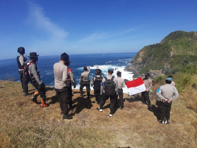 Pantau Pulau Terluar, Polisi di NTB Lakukan Patroli di Tempat Terpencil