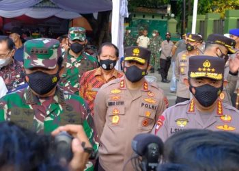 Pastikan Berjalan Lancar, Kapolri dan Panglima TNI Lakukan Pengecekan Vaksinasi di Kabupaten Pati