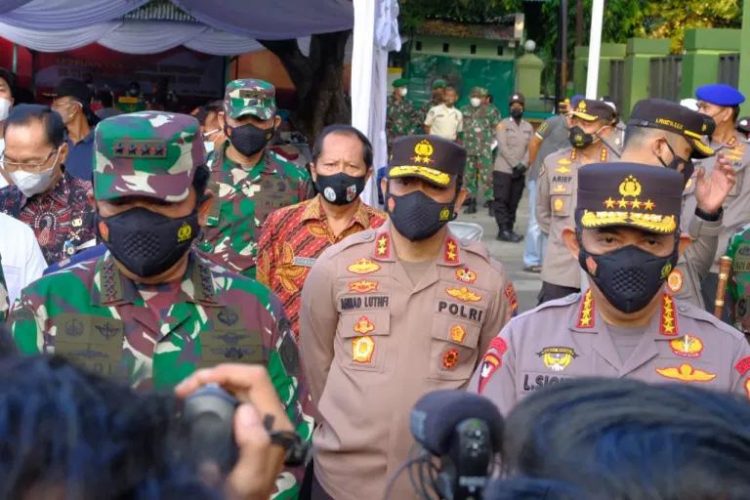 Pastikan Berjalan Lancar, Kapolri dan Panglima TNI Lakukan Pengecekan Vaksinasi di Kabupaten Pati