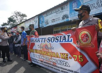 Peringati HUT Bhayangkara ke 75, Polres Magelang Kota Gelar Baksos di Bandongan