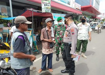 Perkuat PPKM mikro, personel Gabungan Polres Pekalongan Kota melaksanakan patroli penegakan protokol kesehatan