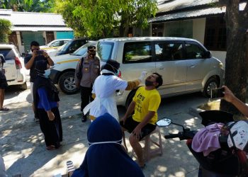 Polisi Bersama Tenaga Kesehatan di NTB Lakukan Tracing, Testing dan Treatment kepada Warga