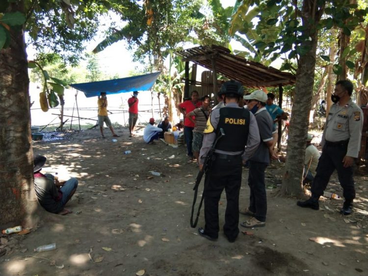 Polisi Bubarkan Judi Sabung Ayam, Para Pelaku Mengambil Langkah Seribu