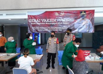 Polres Jakarta Utara Bekerjasama Dengan Apartement Marina Condomonium Dan Dinas Kesehatan Jakarta Utara Adakan Kegiatan Vaksinasi Massal