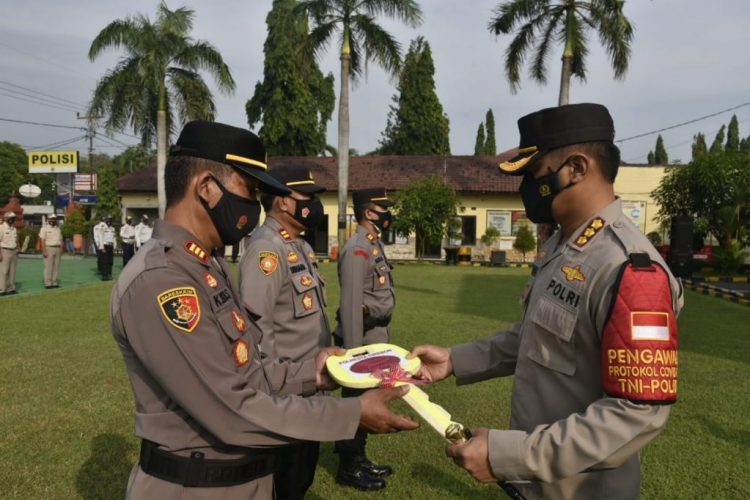 Polresta Cirebon Polda Jabar Launching Kendaraan Operasional Khusus Pelayanan Kepolisian Terpadu Berbasis IT