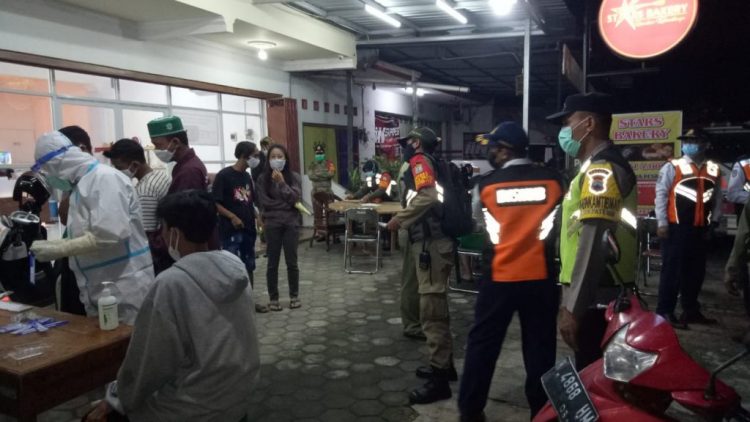 Polsek Patebon Gelar Operasi Yustisi di Depan Pasar Kebonharjo Patebon