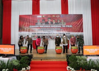 Ribuan Masyarakat Provinsi Bengkulu Ramaikan Vaksinasi Massal Serentak