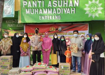 Sambut Hari Bhayangkara Ke-75, Polres Enrekang Anjangsana Ke Panti Asuhan