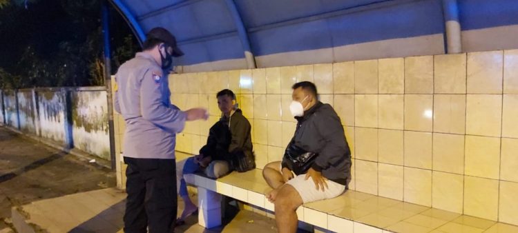 Sosialisasi PPKM Mikro Polsek Banjarnegara Gelar Patroli