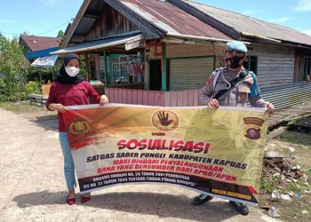 Stop Pungutan Liar, Polsek Mantangai Berikan Sosialisasi Kepada Warga Dengan Media Spanduk