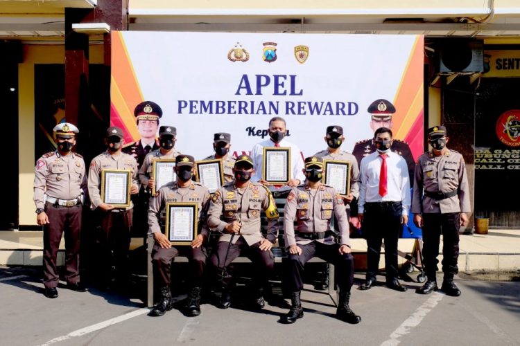 Ungkap Kasus Kriminalitas, 6 Personel Polsek Tempeh Dapat Reward