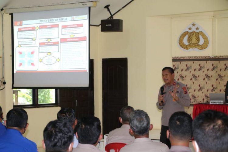 Wakapolda Papua berikan arahan Khusus terhadap personil Polres Merauke.