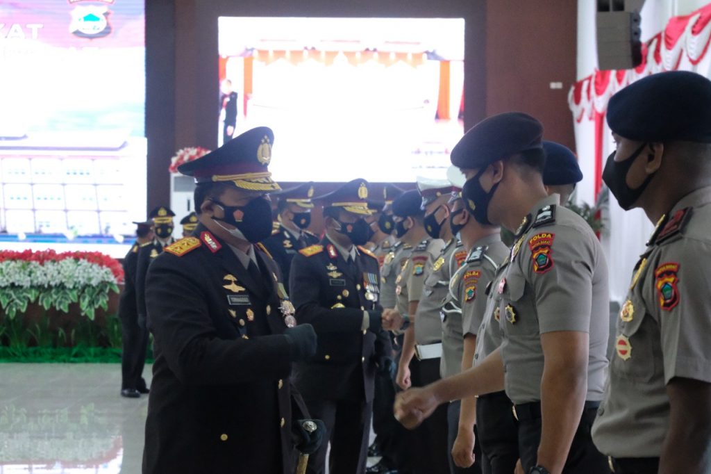 295 Anggota Polda Papua Barat Naik Pangkat, Ini Pesan Kapolda ...