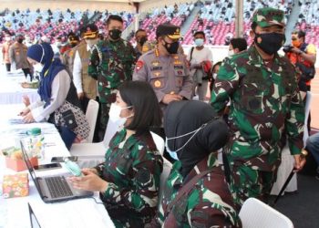 Gelar Vaksinasi Massal di Kota Tua, TNI-Polri Targetkan 2.000 Orang Per Hari