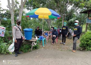 Bhabinkamtibmas Bersama Satgas Lakukan Pengawasan Penerapan Prokes Covid-19