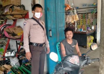 Bripka Hemy Khoirul Anam Terus Berikan Sosialisasi mengenai Pencegahan Covid-19