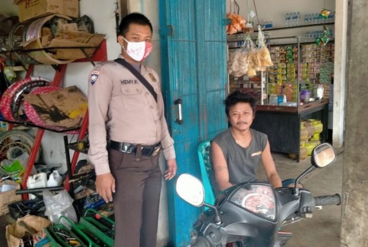 Bripka Hemy Khoirul Anam Terus Berikan Sosialisasi mengenai Pencegahan Covid-19