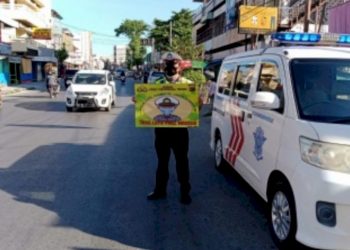 Ditlantas Polda NTT Sosialisasi Penggunaan Masker kepada Pengguna Jalan di Kota Kupang