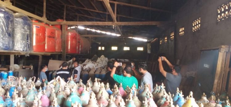 Grebek Gudang dan Toko Bangunan di Sanggau, Polda Kalbar Temukan Ratusan Tabung Oksigen Medis