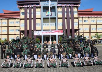 Hari Bhayangkara Ke-75, Kodam XVIII Berikan Surprise Untuk Polda Papua Barat