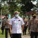 Kapolda Papua Barat Meninjau Pelaksanaan Vaksinasi Massal Dan Berikan Semangat Kepada Warga Yang Isoman